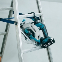 Fierăstrău circular cu acumulator Makita DHS680Z